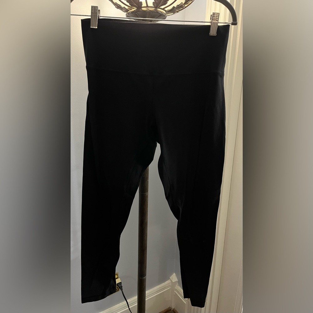 Lululemon women’s black leggings size 10 length 24 inches